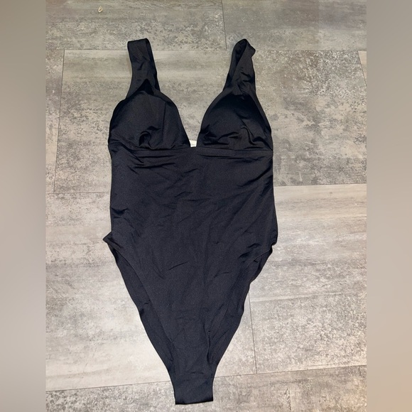L*Space Black Seam-Free Katniss One Piece Swimsuit Size Small - Picture 4 of 10